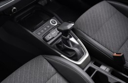 Kia Stonic, 2025, DCT gear lever